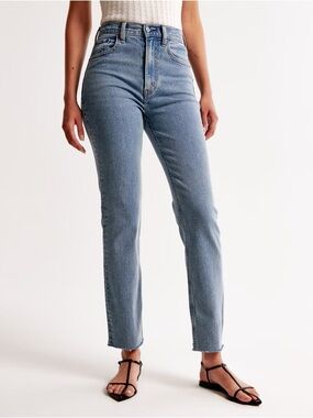 NWOT - Abercrombie & Fitch The Ankle Straight Ultra High Rise Jeans
